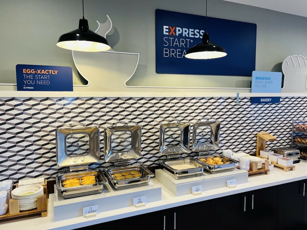 Фото Holiday Inn Express & Suites Salinas, an Ihg Hotel