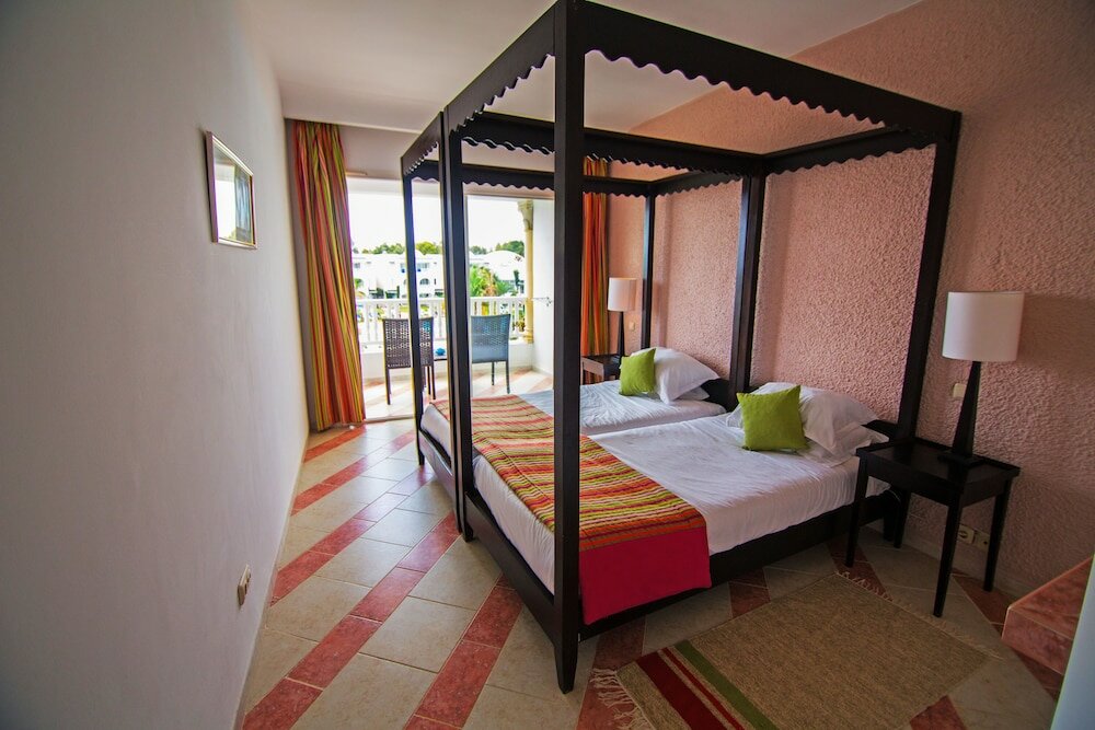 Фото Golden Tulip Taj Sultan