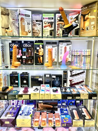 Қара мөлдір колготкиде