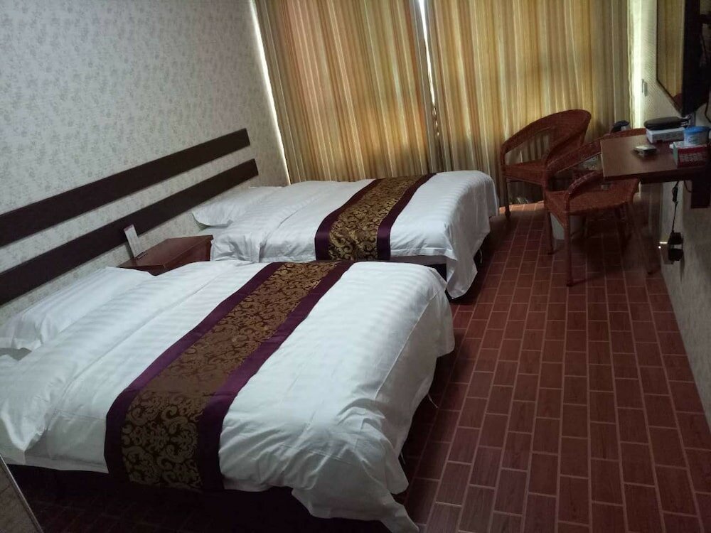 Фото Huayun Business Hotel