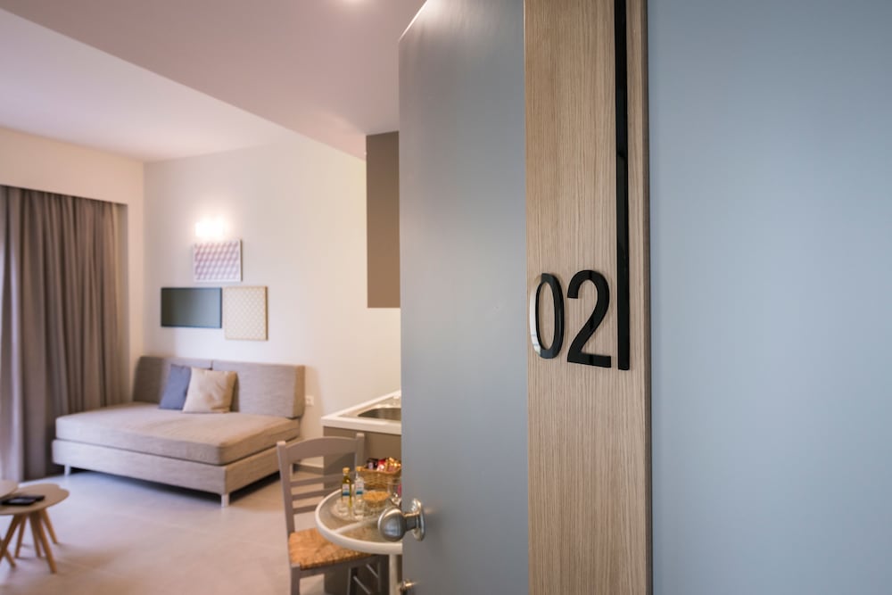 Фото Irini Stalos Apartments