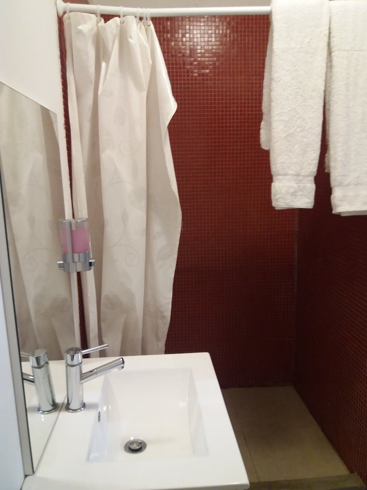 Фото Liv Inn Guest House