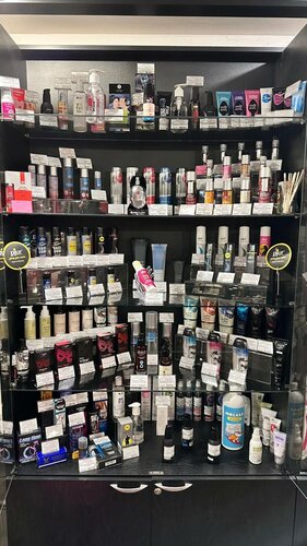 Үштік секс, бірі жалайды бірі трахает