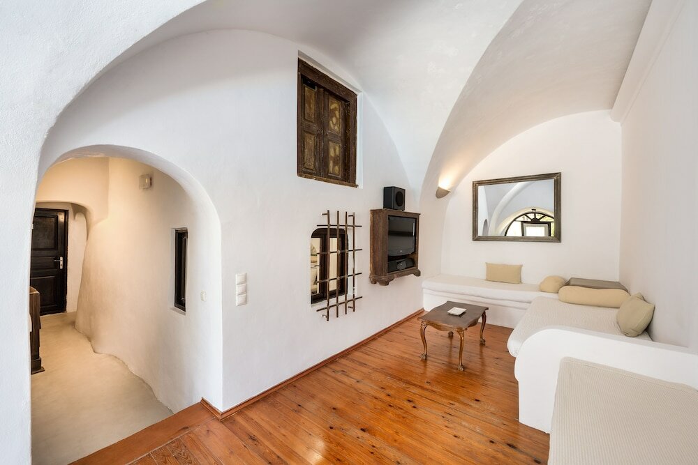 Фото Lava Suites and Lounge