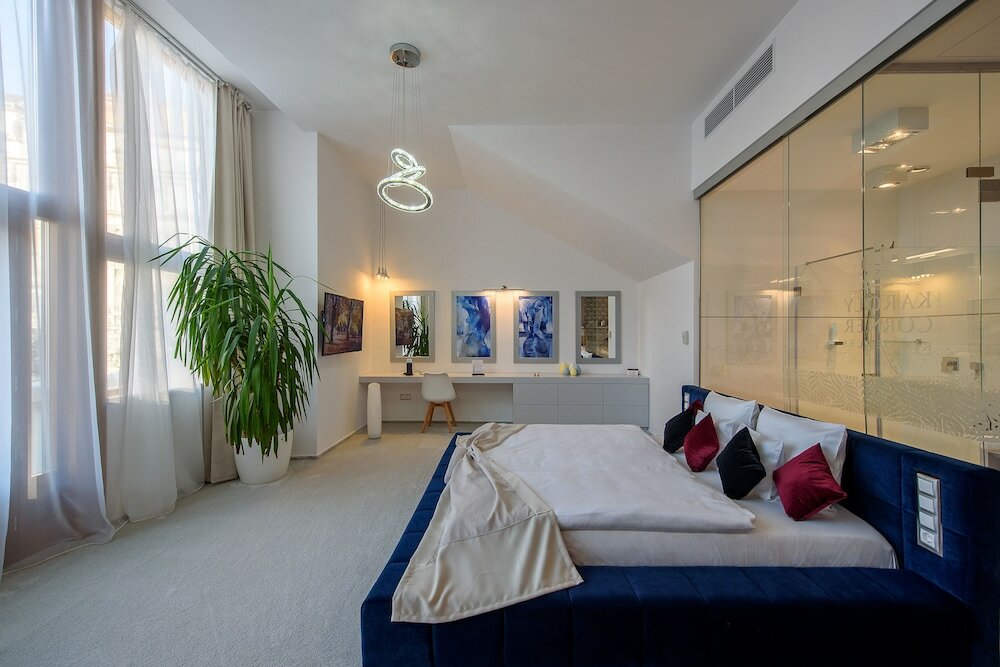 Фото Karoly Corner Residences