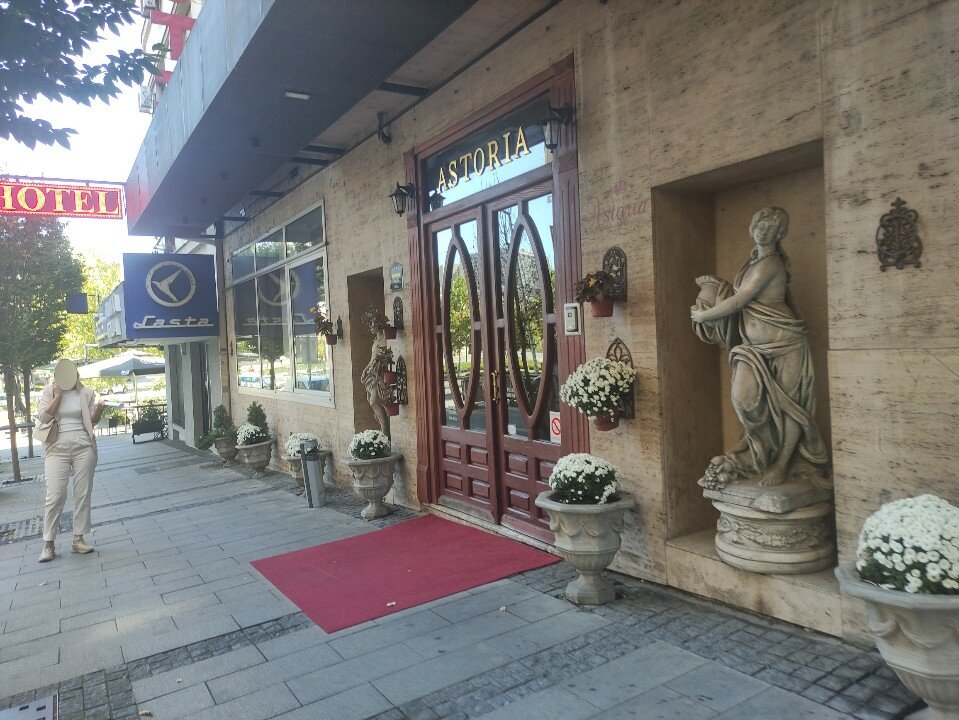 Фото Queen's Astoria Design Hotel