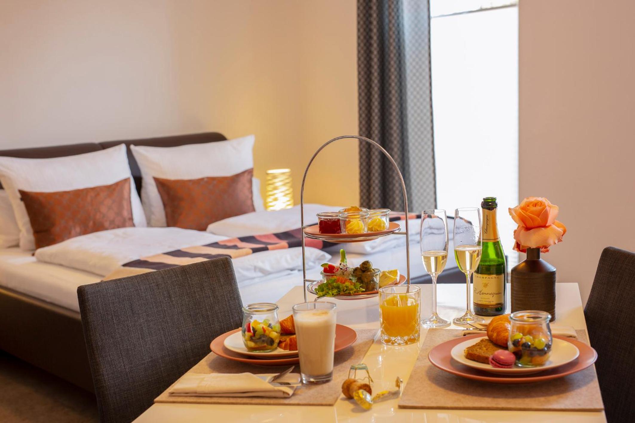 Фото Hotel & Boarding House Schlosserwirt