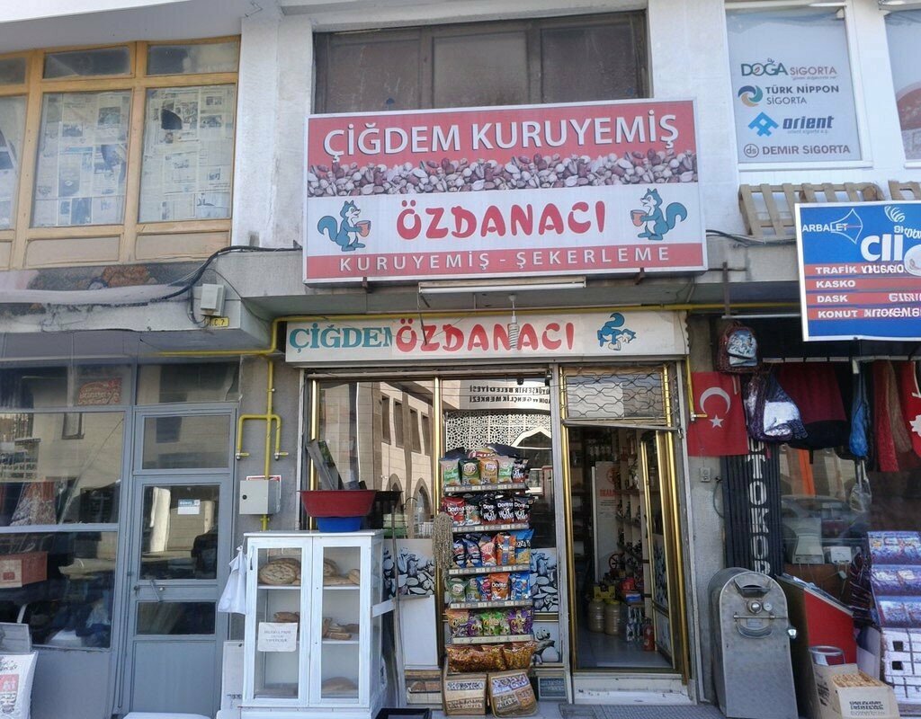 Market Cigdem Nuts, Bunyan, photo