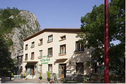 Гостиница Logis Hotel Le Val du Tech в Праде