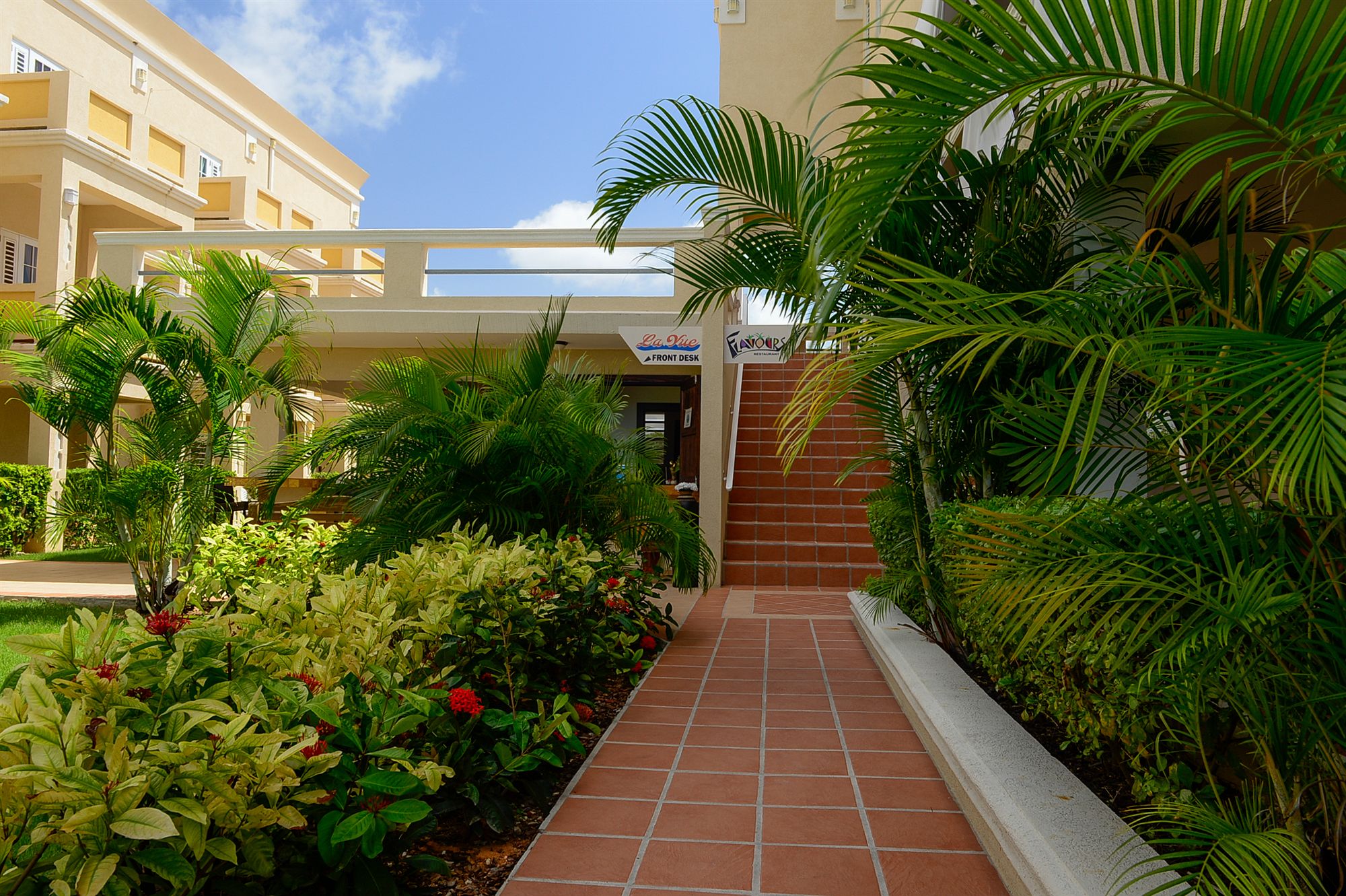 Фото La Vue Boutique Inn