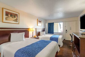 Гостиница Rodeway Inn Phoenix North I-17