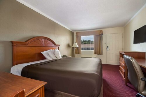 Гостиница Suburban Studios Florence I-95 в Хартсвилле