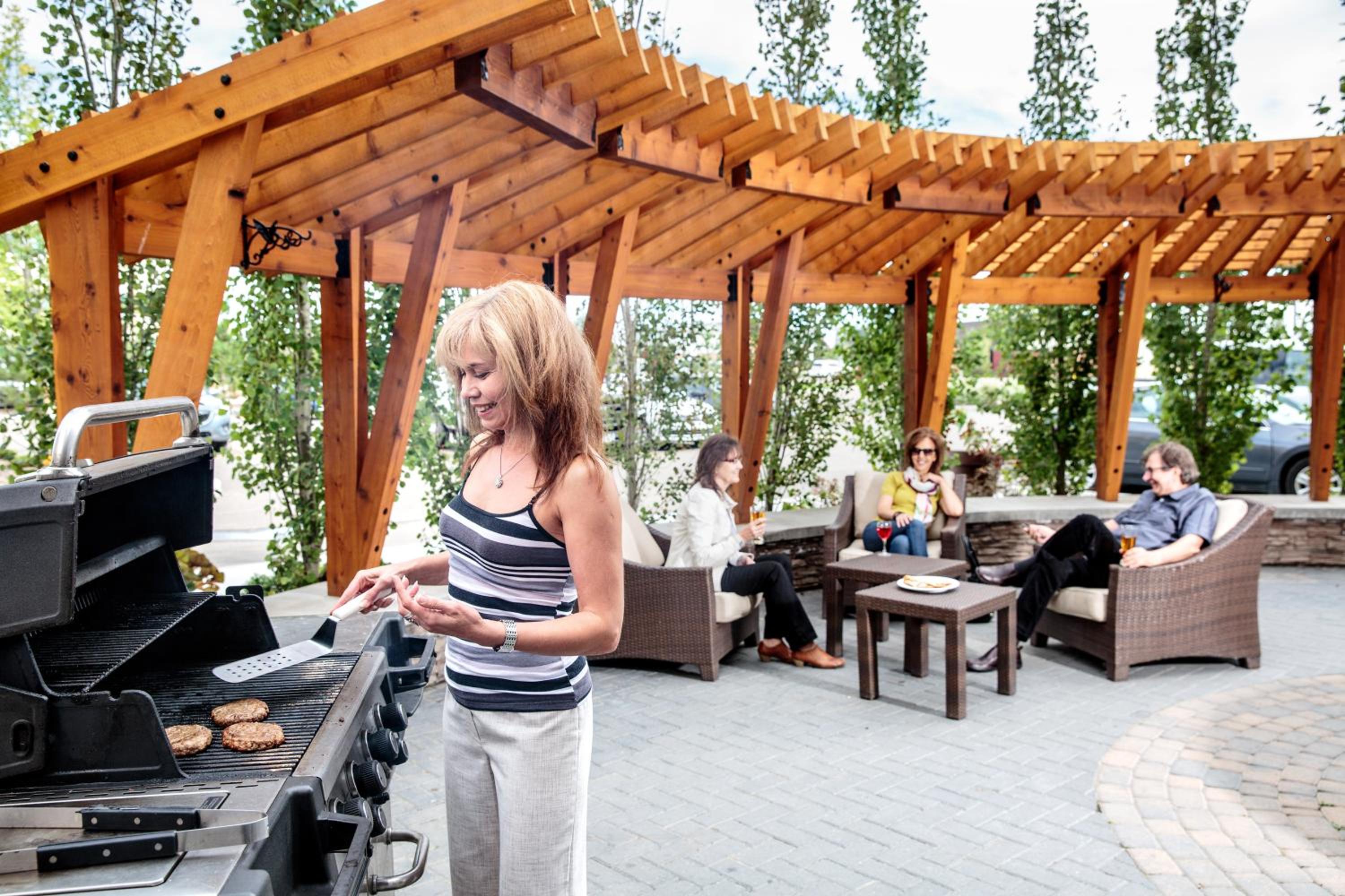 Фото Staybridge Suites West Edmonton