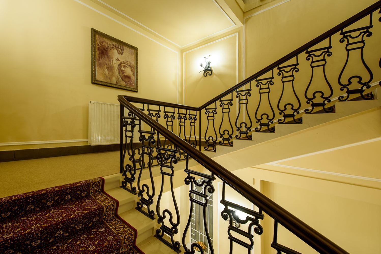 Фото Karoly Corner Residences