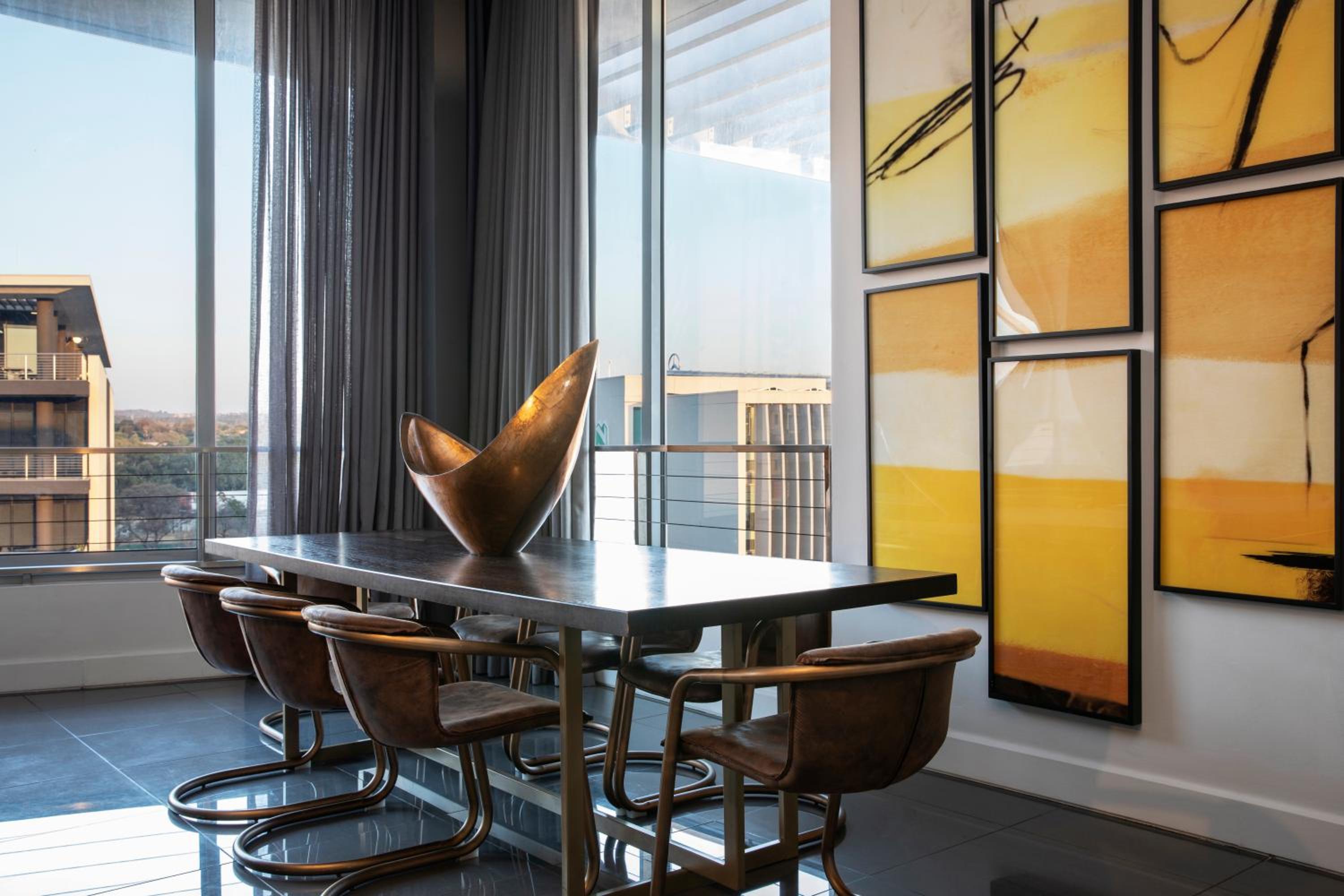 Фото The Capital Menlyn Maine