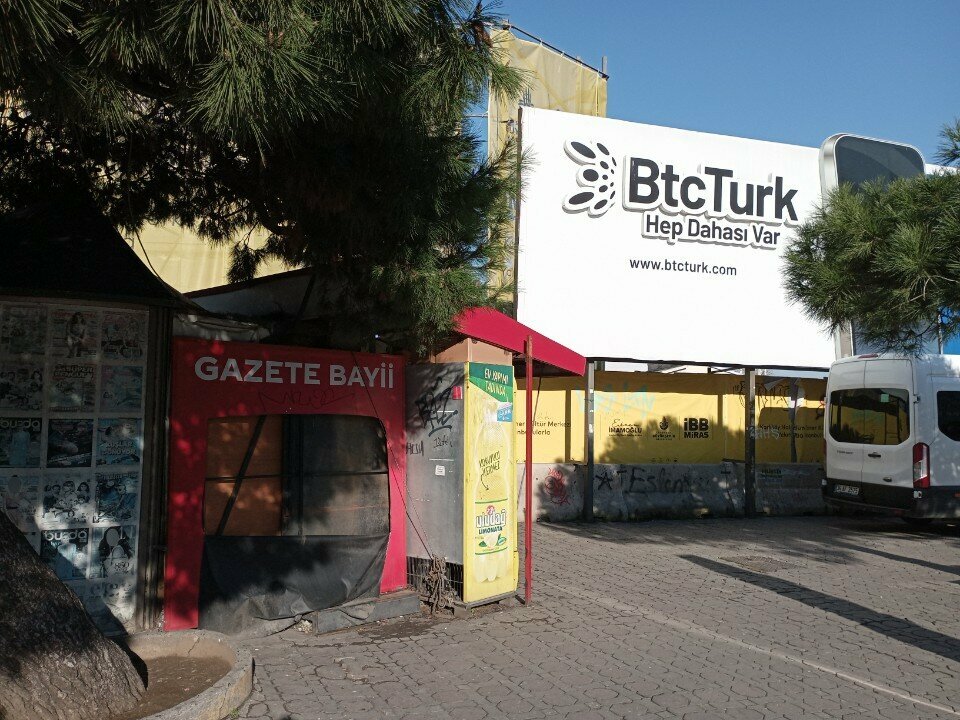 تذاكر الحافلة Istanbul Card Kiosk ، اسطنبول، صورة