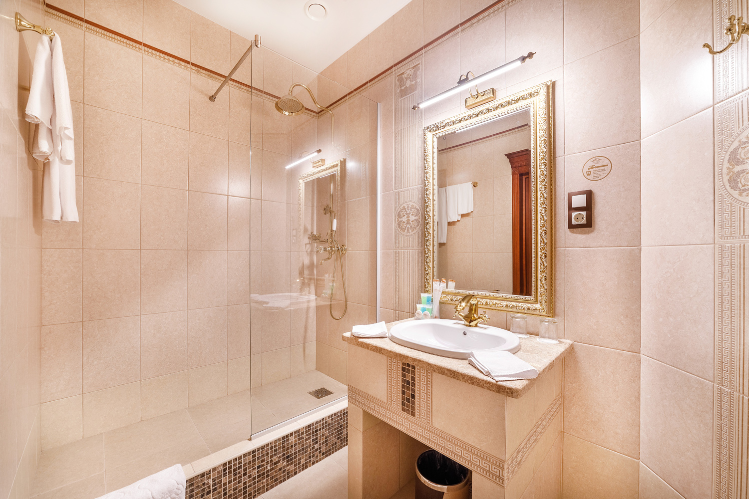 Фото Династия