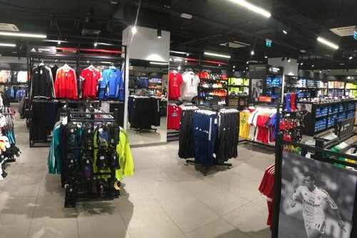 outlet reebok adidas