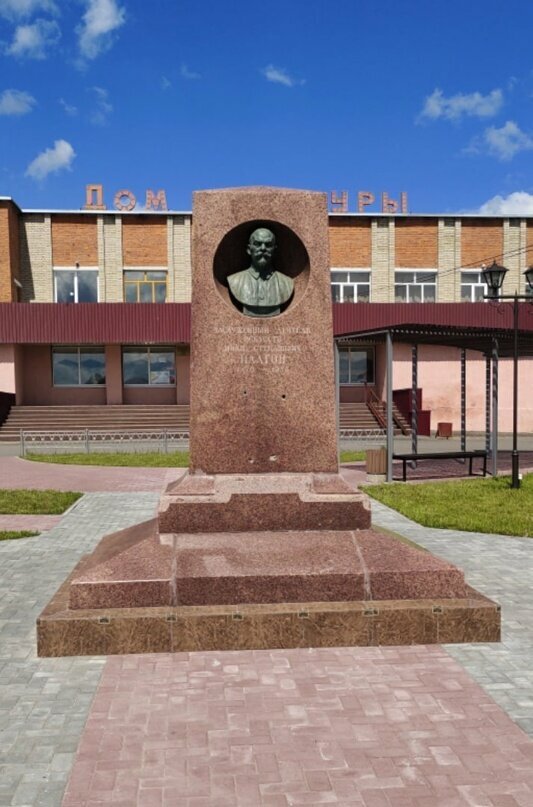 Monument, memorial Режиссёр Малого театра СССР Иван Степанович Платон, Penza Oblast, photo