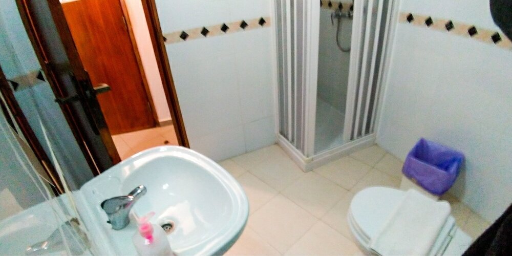 Фото E-Nove Lounge Hostel Caffe