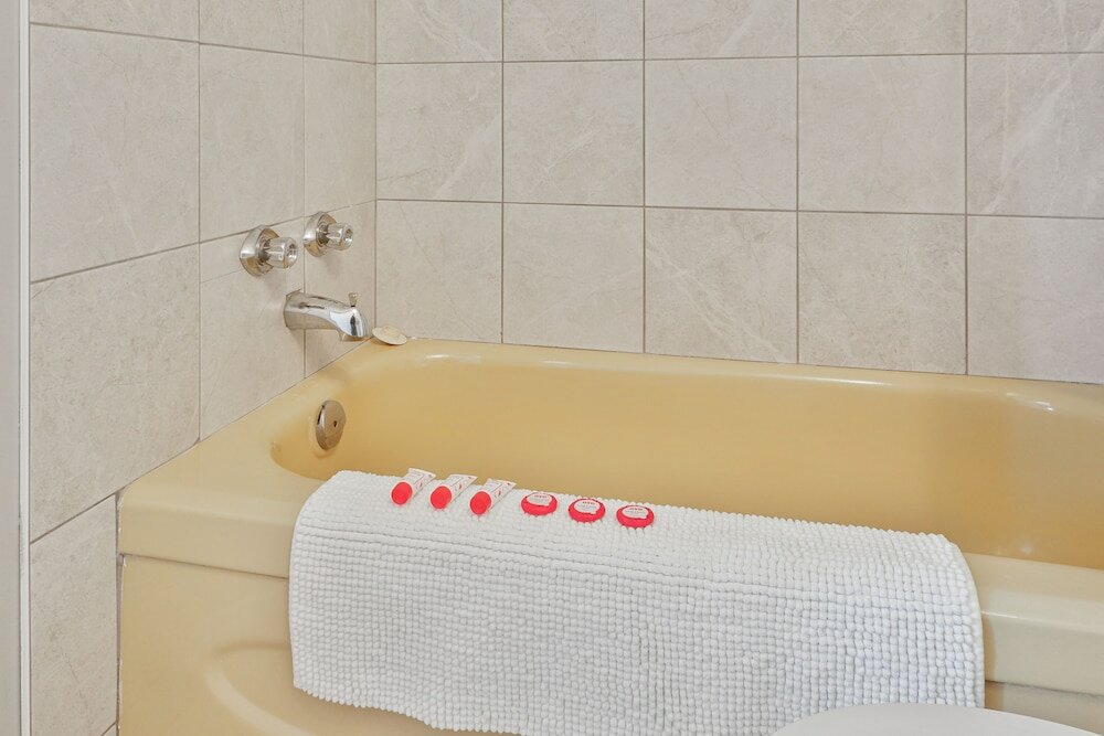 Фото Hotel Bethel - Fort MacLeod, Ab