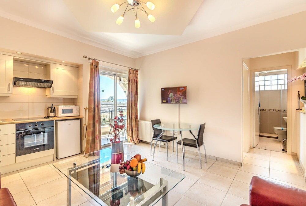 Фото Hill View Restaurant & Apartments