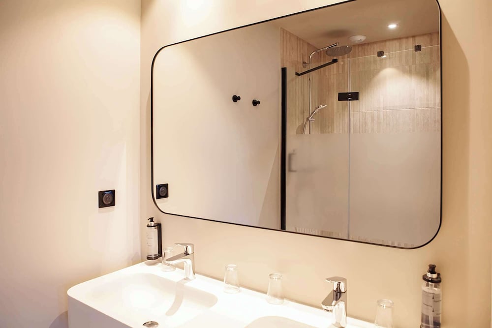 Фото Campanile Saint-Brieuc Centre - Gare