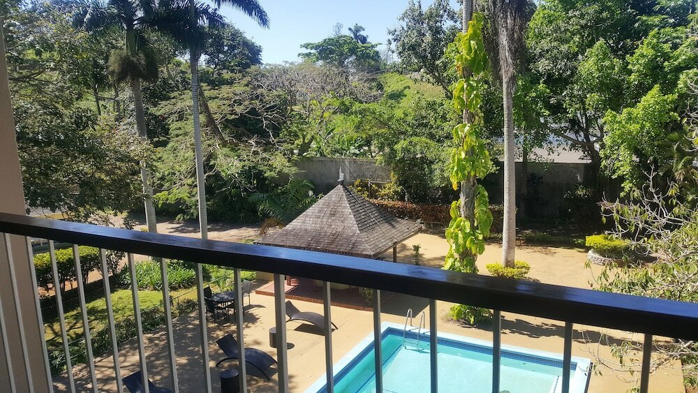 Фото The Mandeville Hotel