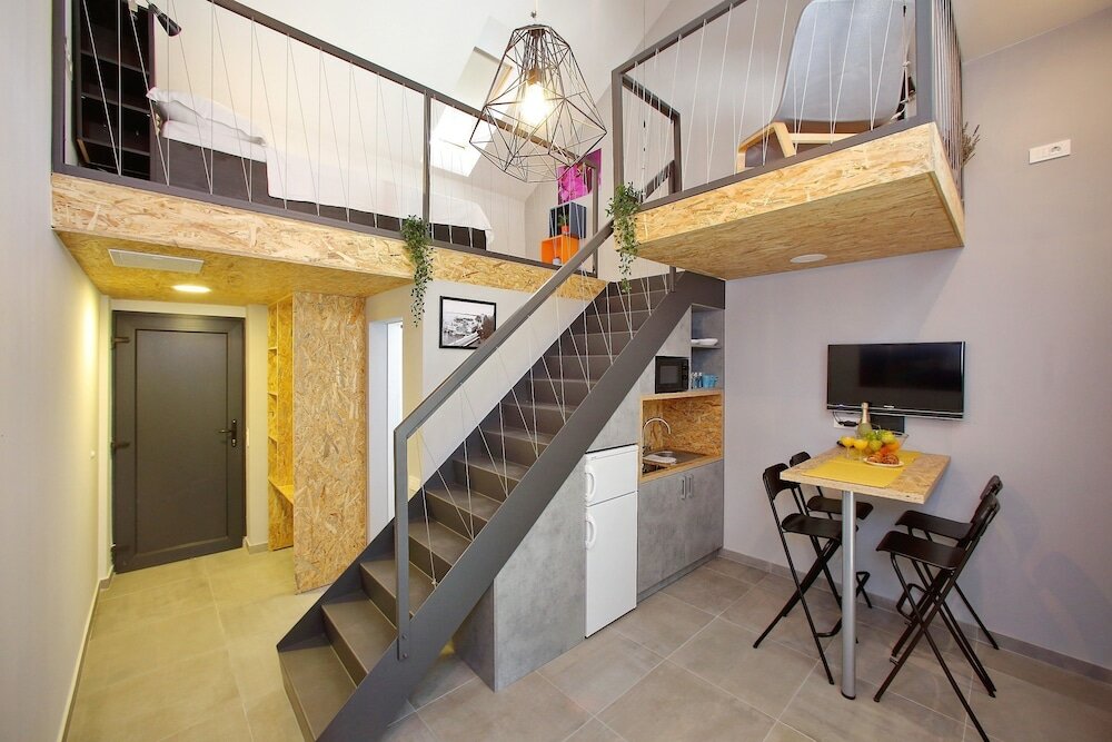 Фото Guverna New City Accommodation