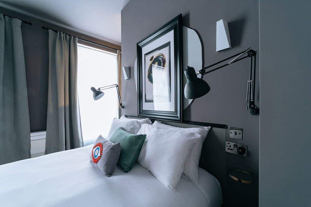 Фото The Warwick by Aura Collection