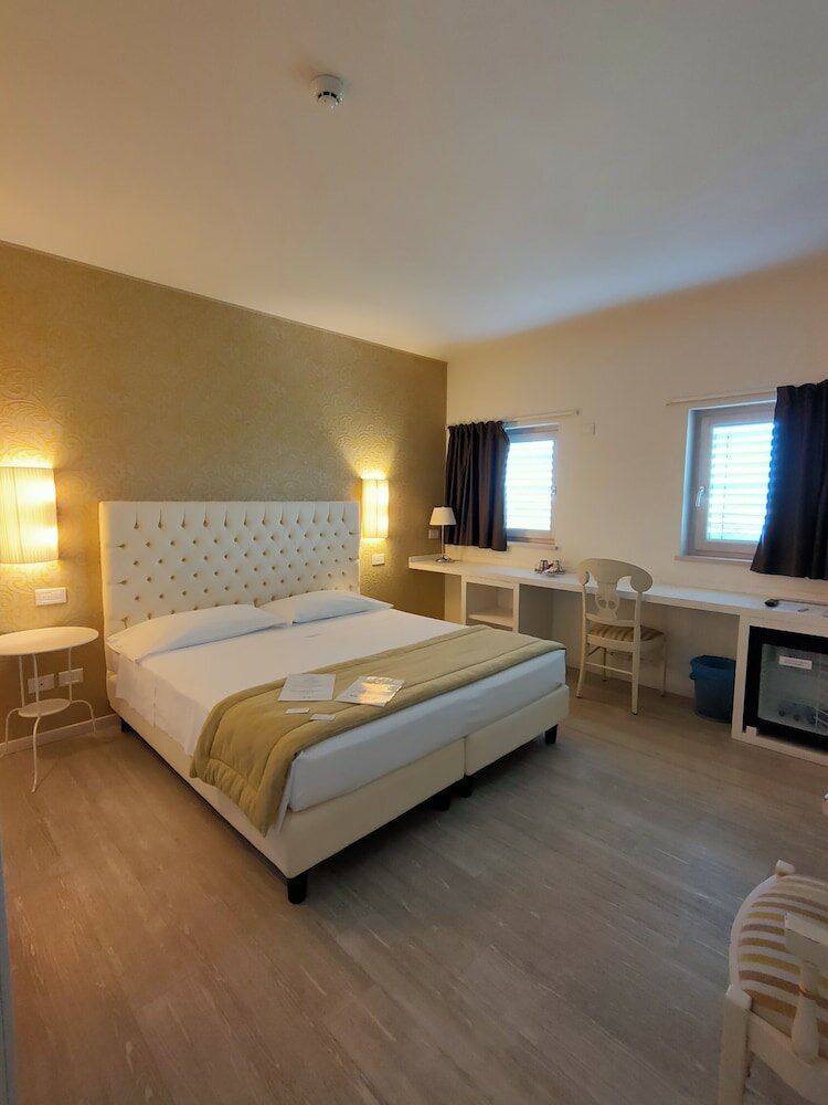 Фото Nuova Opera Rooms