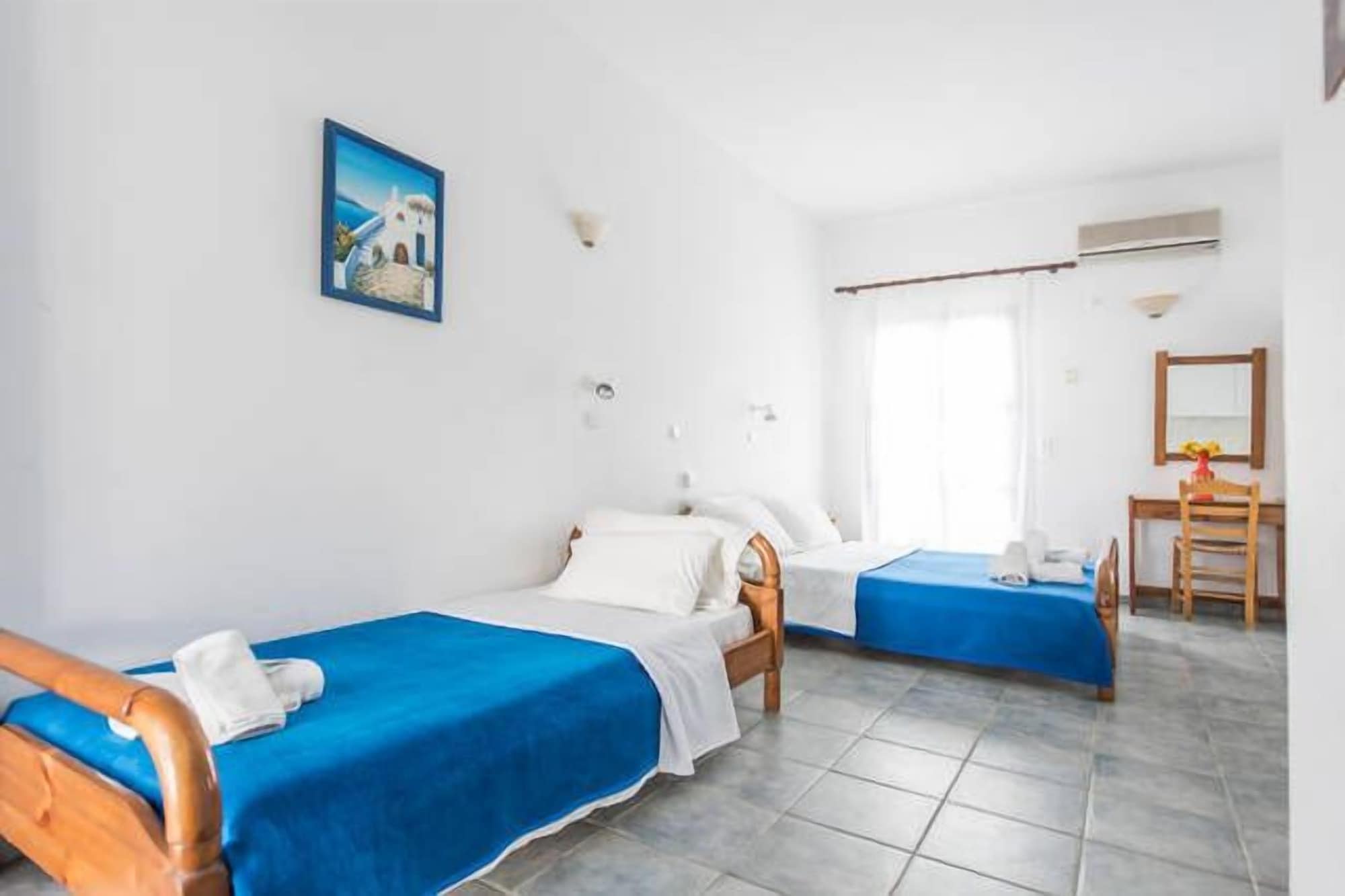 Фото Santorini Breeze