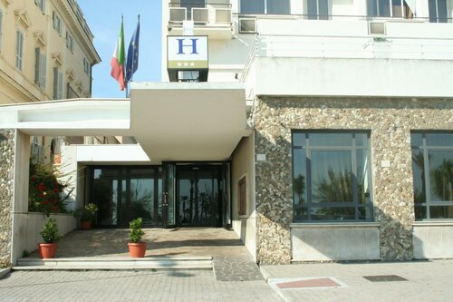 Гостиница Mediterraneo в Чивитавеккье