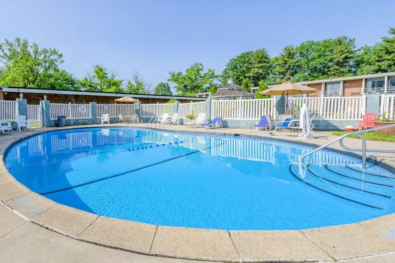 Фото Days Inn & Suites by Wyndham Lebanon Pa