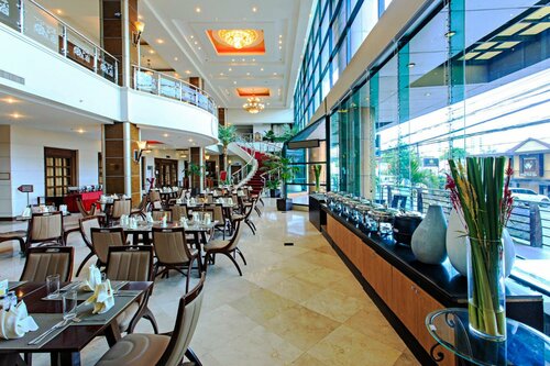 Гостиница Sarrosa International Hotel and Residential Suites в Себу