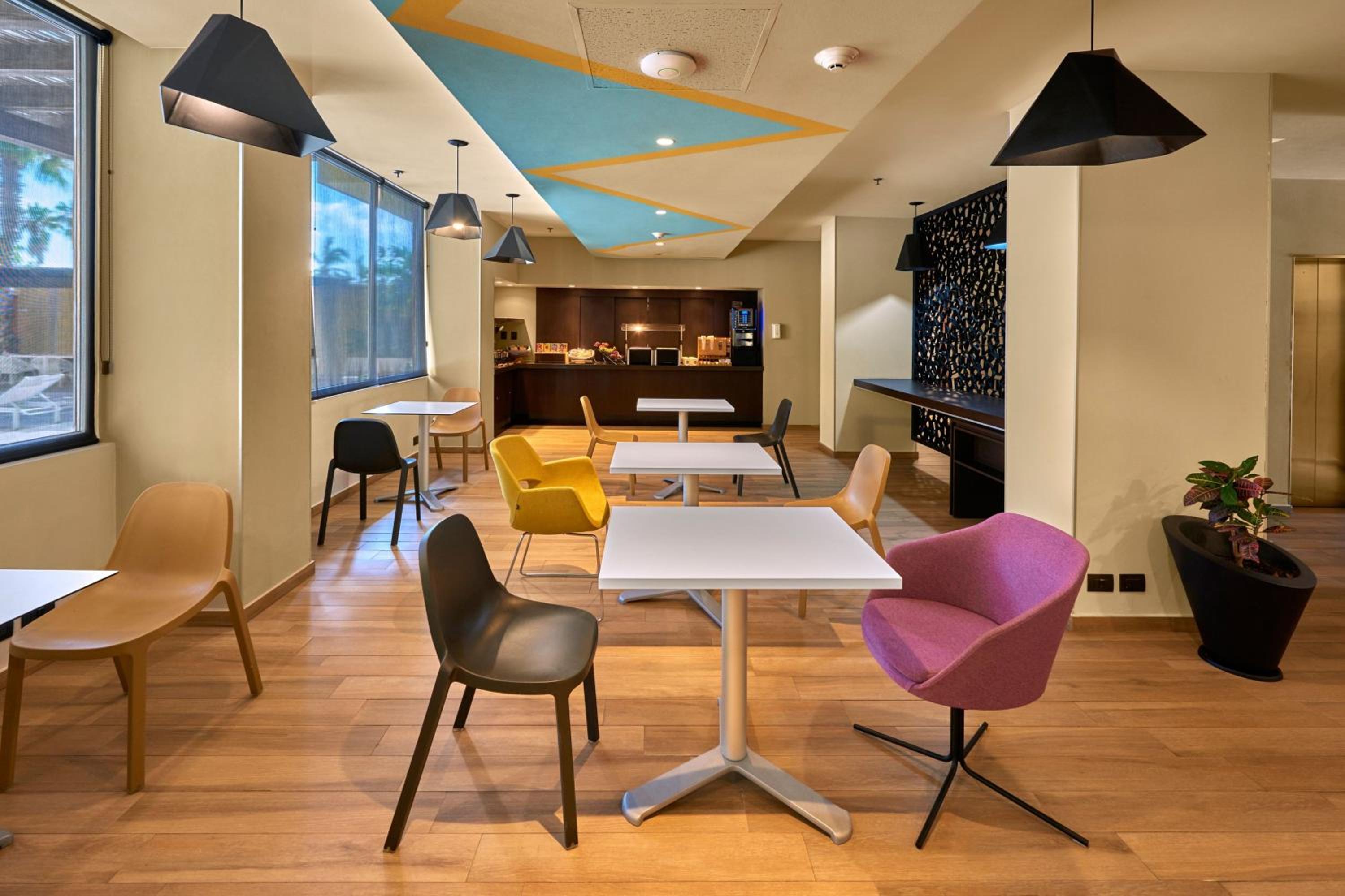 Фото City Express Suites by Marriott Cabo San Lucas