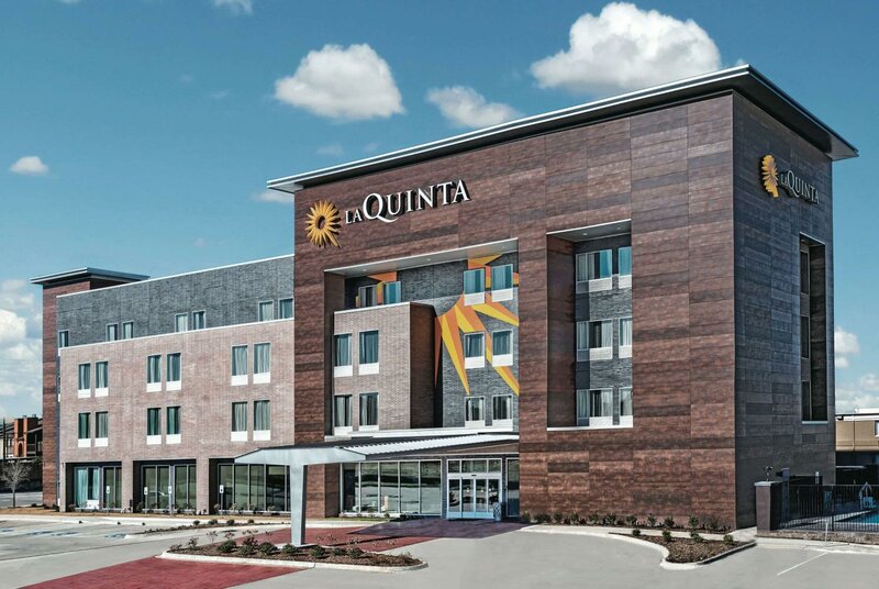 Гостиница La Quinta Inn & Suites by Wyndham Dallas Grand Prairie North