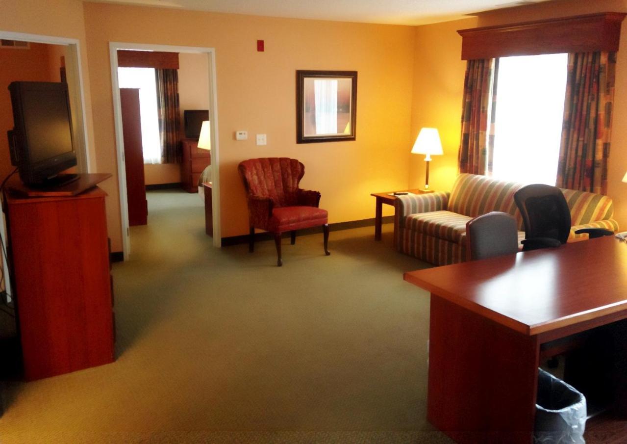 Фото Grandstay Residential Suites Hotel - Sheboygan