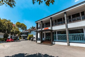 Гостиница Oyo 686 Bunga Karang Hotel в Бекаси