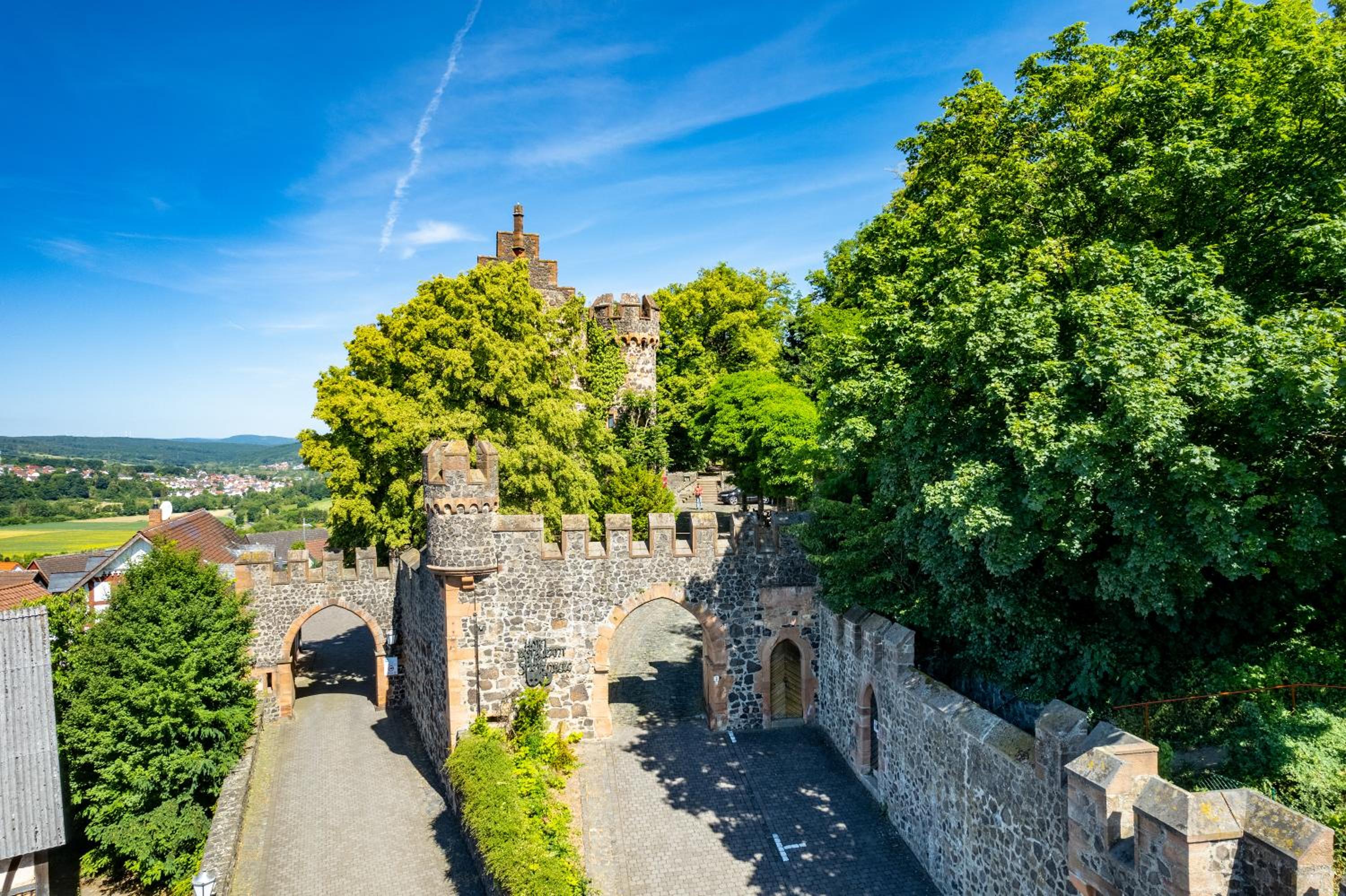 Фото Hotel Burg Staufenberg