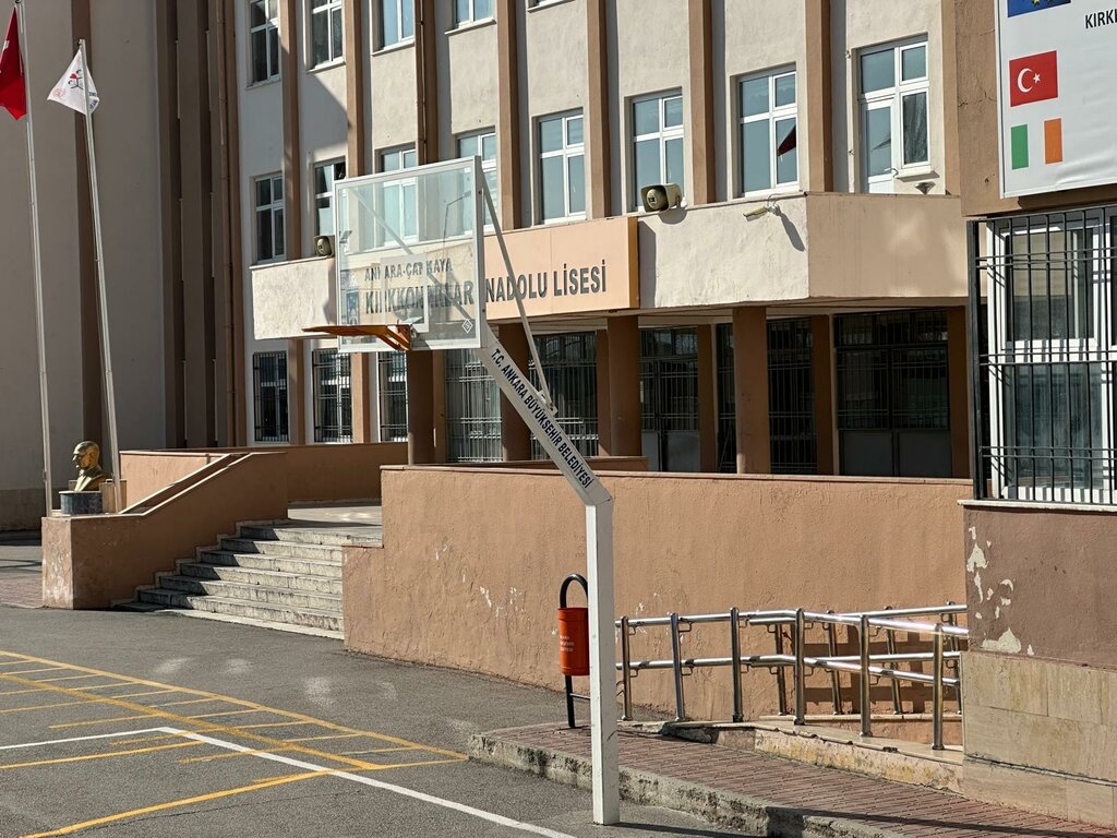 تعليم ثانوي Kirkkonaklar Anatolian High School ، أنقرة، صورة