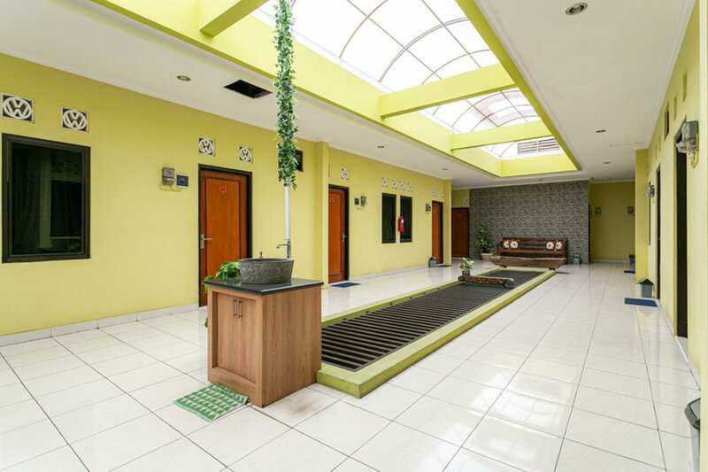 Гостиница KoolKost Syariah near Universitas Muhammadiyah Surakarta - Caters to Women
