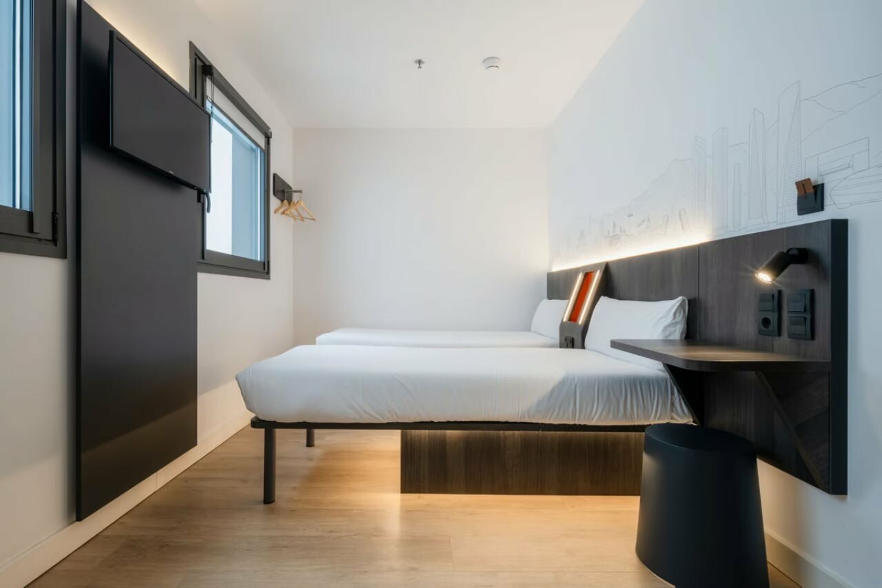 Фото EasyHotel Madrid Alcala