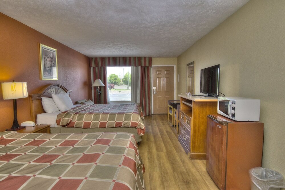 Фото Riverview Inn & Suites