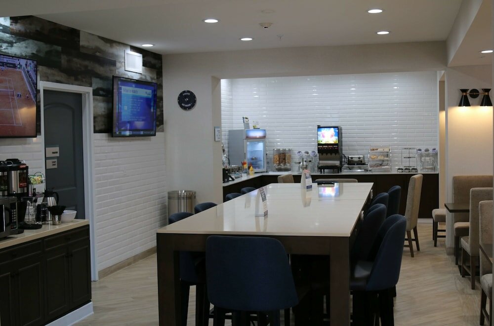 Фото Best Western Plus New Barstow Inn & Suites