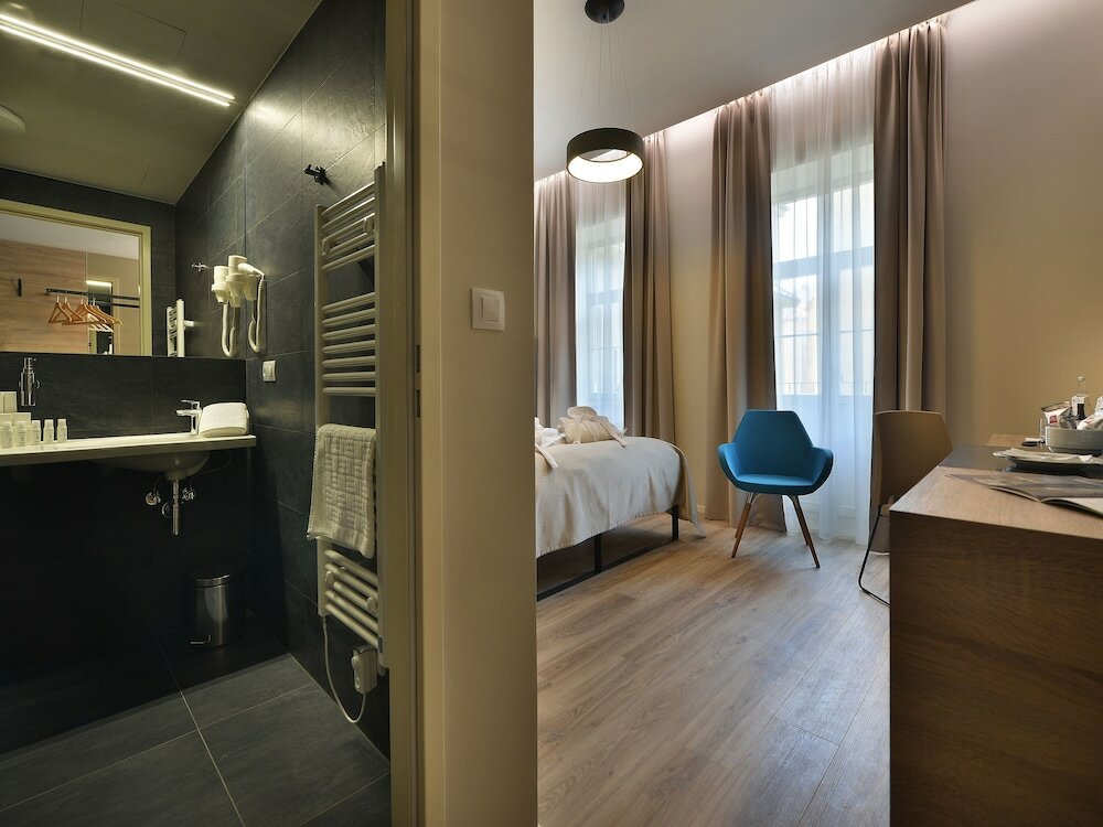 Фото EA Hotel New Town