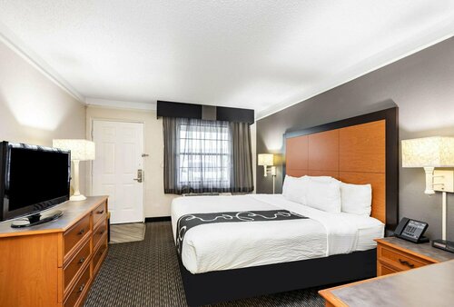 Гостиница Travelodge by Wyndham El Paso - Airport в Эль-Пасо