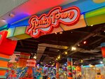 Funky Town (Äl-Farabï alañı, 3/1), entertainment center