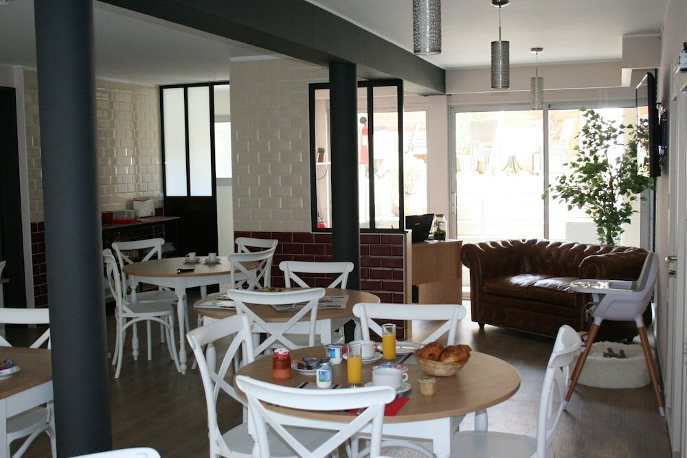 Фото Hôtel Le Relais