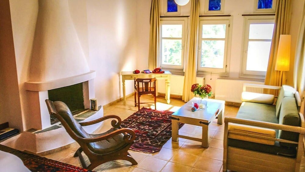 Фото Palia Damouchari